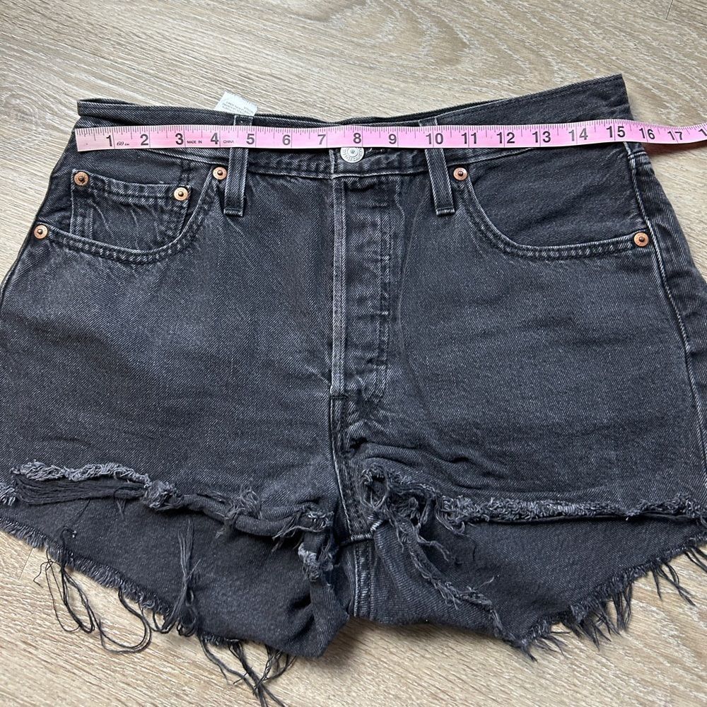 LEVI’S | 501 Black Cutoff Shorts Size 29 - Picture 4 of 7